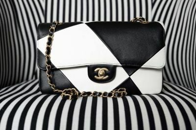 Monochrome bir Chanel Flap